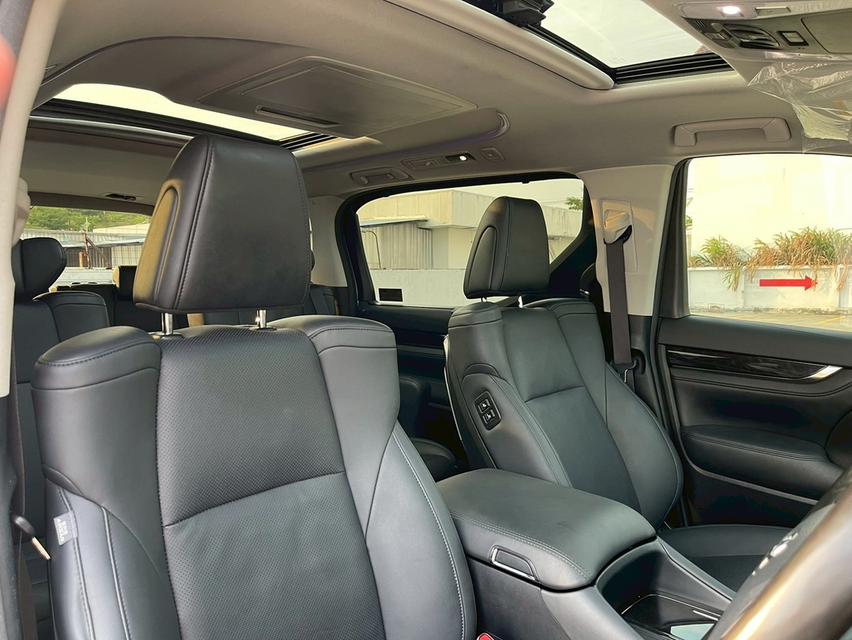  . Toyota Alphard 2.5 SC Package MNC 2020 จด 2021 • Mileage: 65,000 km 12