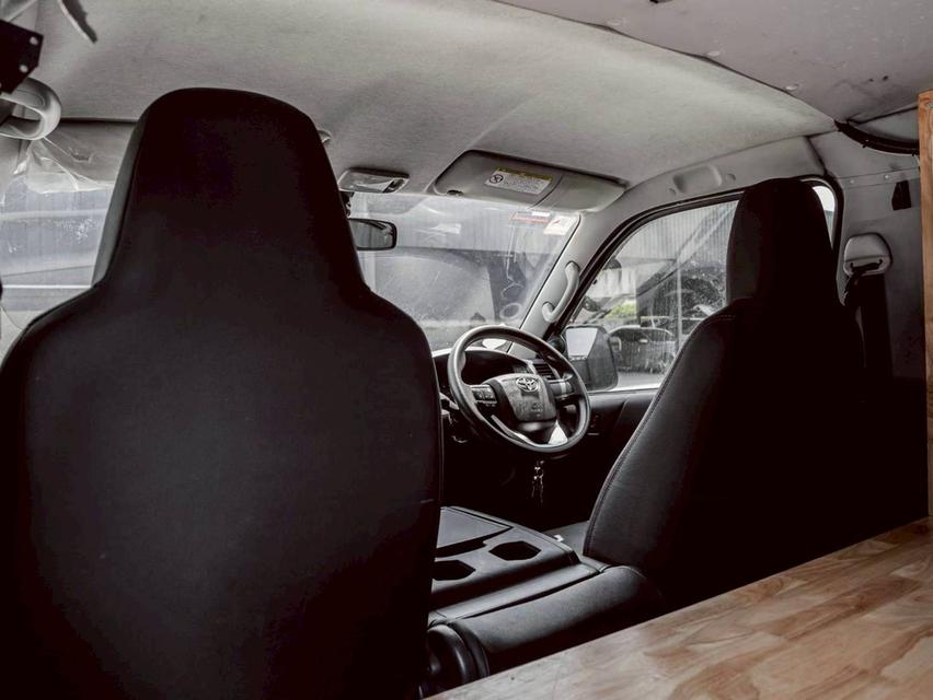 รหัสรถ 67GG1658 Toyota Hiace 2018 (ป้ายฟ้าแท้) 3