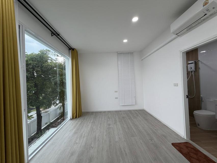 บ้านหรู สไตล์โมเดิร์นเรือนคู่ บ้านเดี่ยวสร้างใหม่ทั้งหลัง ย่านพุทธมณฑลสาย 3 18