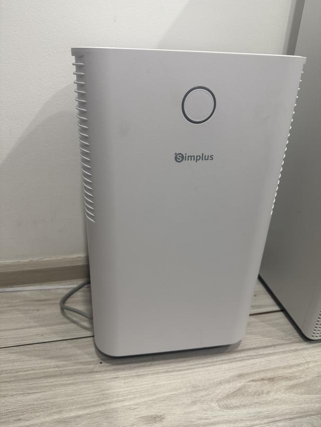เครื่องดูดความชื้น นี่ simplus สภาพใหม่ ถังเก็บน้ำ2ลิตร