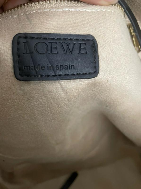 กระเป๋า Loewe ทรง Tote มือสอง  5