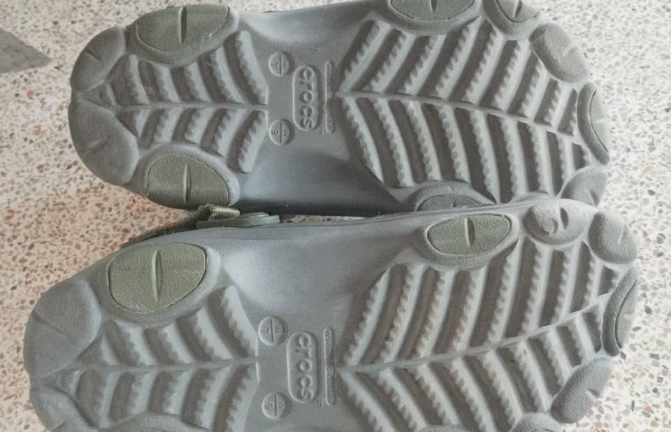 Crocs รองเท้าลำลองผู้ชาย สวยๆ ใหม่เอี่ยม รูปที่ 5