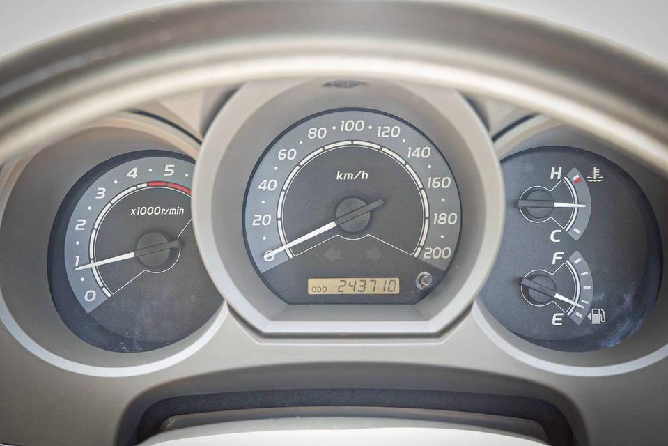 TOYOTA HILUX VIGO 2.5 E VN Turbo PRERUNNER DOUBLE CAB เกียร์ ธรรมดา สีดำ ปี2010  16