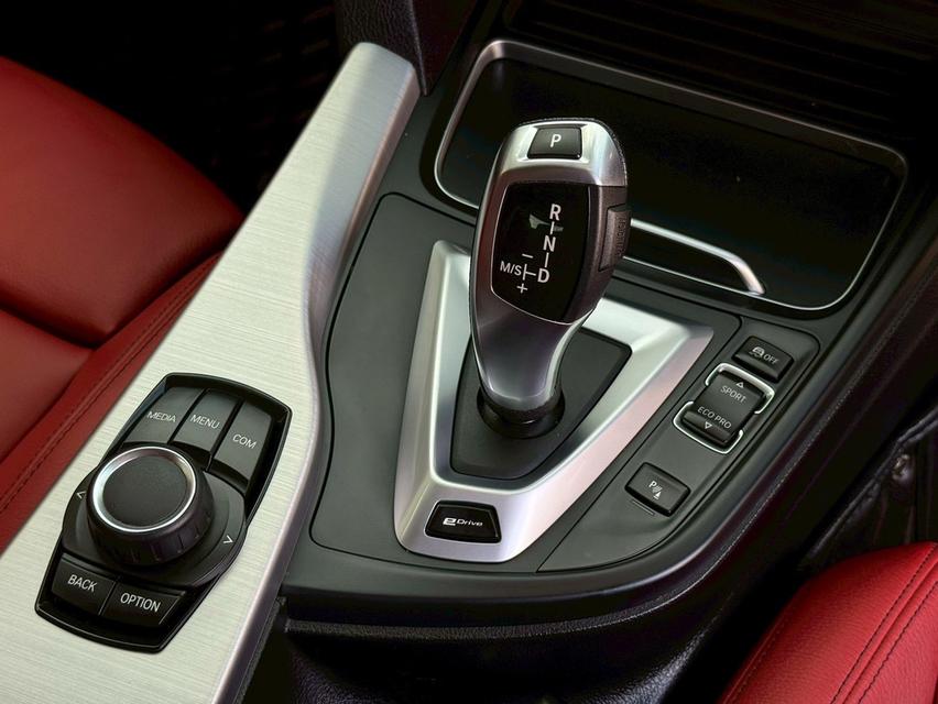 BMW 330e Sport Plug-in Hybrid ปี 2018 สีขาว-เบาะแดงไมล์เพียง 47,xxx km 13