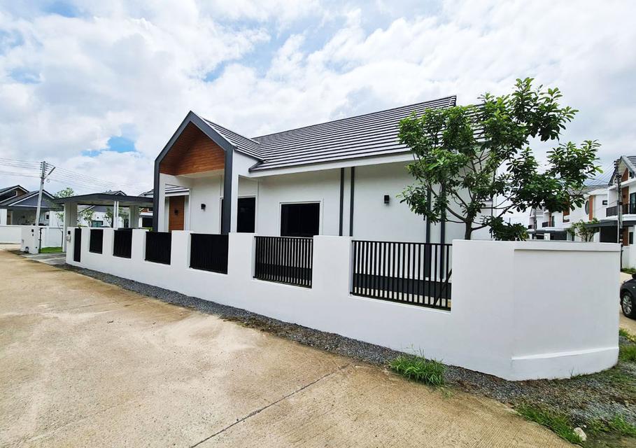 Fully furnished house for rent in the community near Chiangmai airport plaza. 1