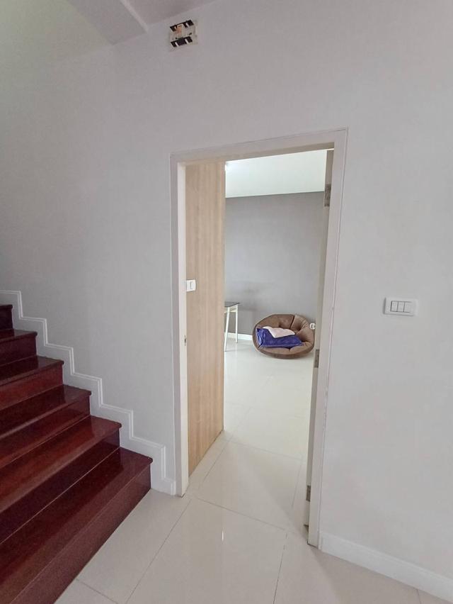 ให้เช่าบ้านเดี่ยว2ชั้น 4นอนหมู่บ้านสัมมากรรามคำแหง162-1 ย่านรามคำแหงราษฎร์พัฒนาร่มเกล้าตกแต่งพร้อมอยู่ ติดถนนรามคำแหง ใกล้มอเตอร์เวย์ – สุวรรณภูมิ MRT 8