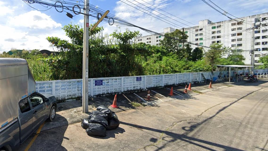 ขายที่ดินพร้อมสิ่งปลูกสร้าง 1 ไร่กว่าๆ ถนนบรมราชชนนี ห่างเซ็นทรัลปิ่นเกล้าเพียง 10 นาที