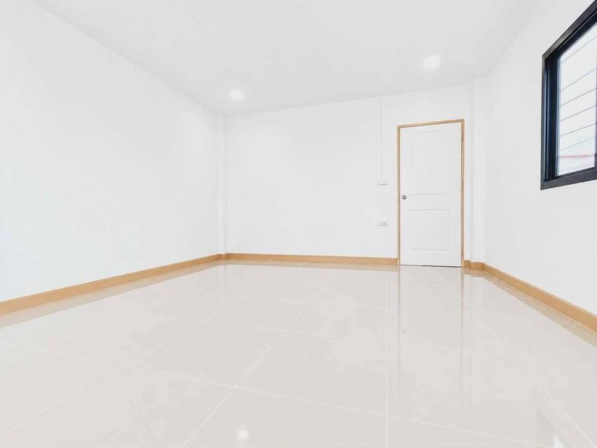 หมู่บ้านลภาวัน5 ท่าอิฐ-ไทรม้า ทาวน์เฮาส์ 2 ชั้น หลังมุม ตกแต่งใหม่พร้อมอยู่ มีระเบียงด้านหน้า 12
