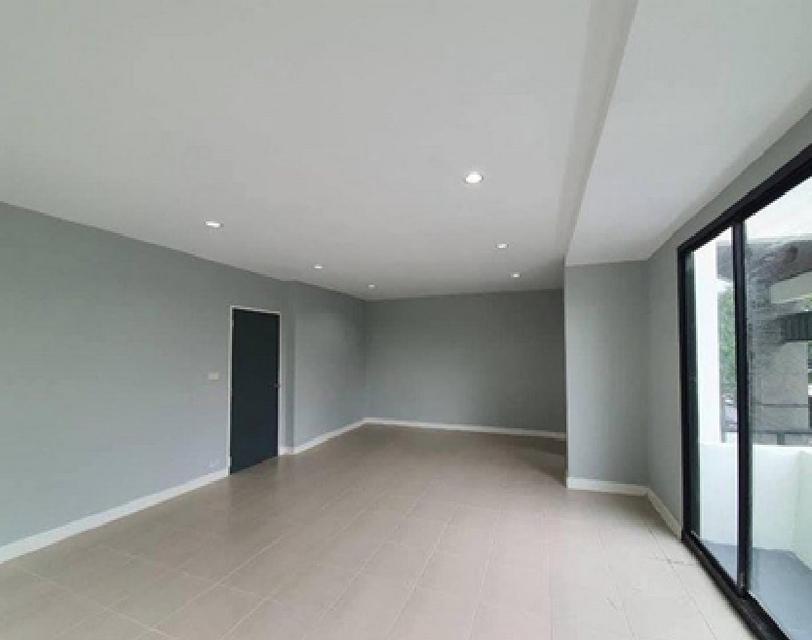 ให้เช่าอาคาร / Home Office 4.5 ชั้น ย่านทาวน์อินทาวน์ ถนนศรีวรา / หลังใหญ่ 122 ตารางวา / แอร์ 7 เครื่อง / จอดรถ 7 คัน 7