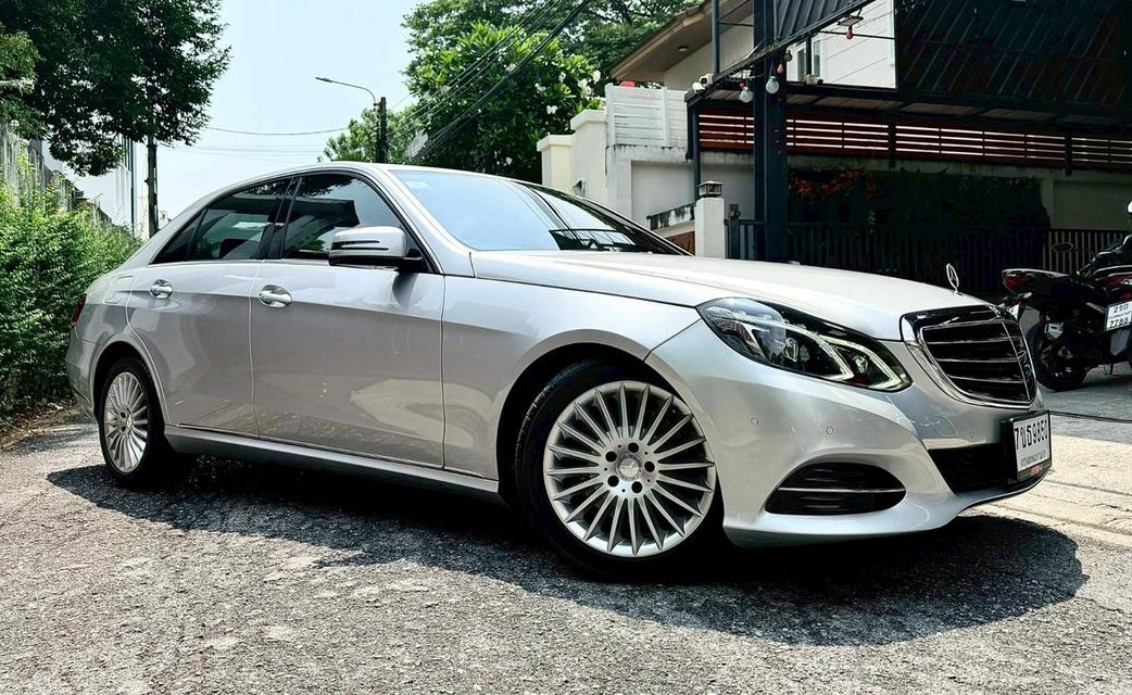 Mercedes Benz E300 Bluetec Hybrid Exclusive ปี 2013ราคา 390,000 รถมือเดียวป้ายแดง ใช้ไป 30,000 km