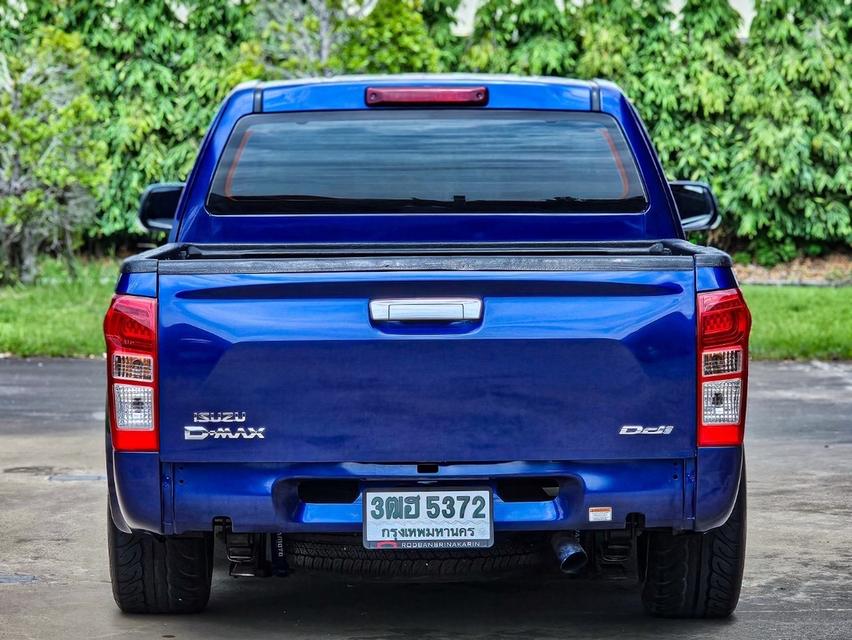 Isuzu  9