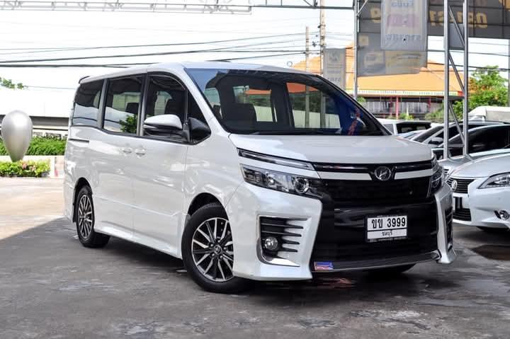 ขาย Toyota Voxy สภาพดี 2