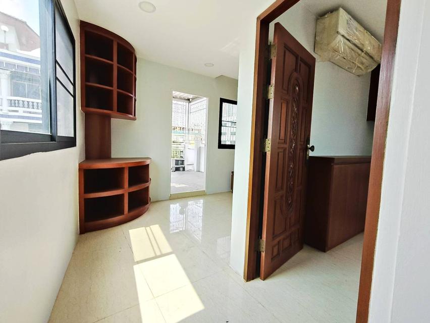 ขายอาคารพาณิชย์ 4 ชั้น 15.4 ตร.ว. ซ.เจริญราษฎร์ 5 แยก 4 สภาพพร้อมอยู่ ตกแต่งอย่างดี 16