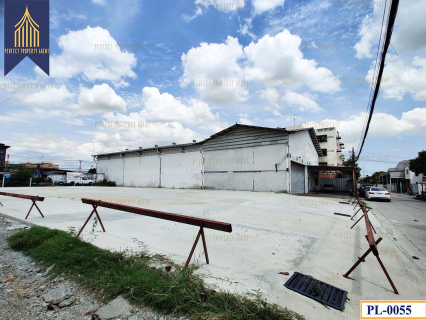 ขาย ที่ดินพร้อมโกดัง โรงงาน พื้นที่เหลือง ติดถนนพัฒนาการ  3