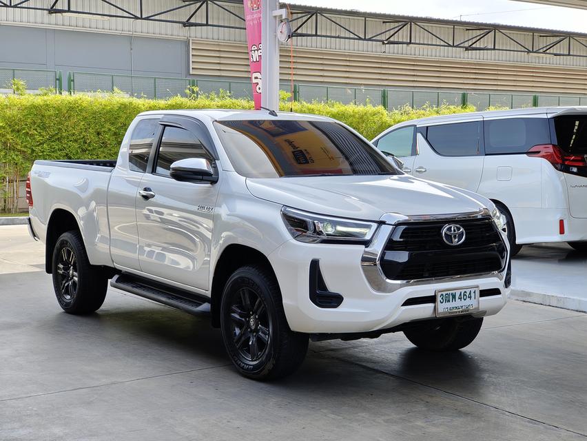 Toyota Revo 2.4 Prerunner Smart Cab MT 
