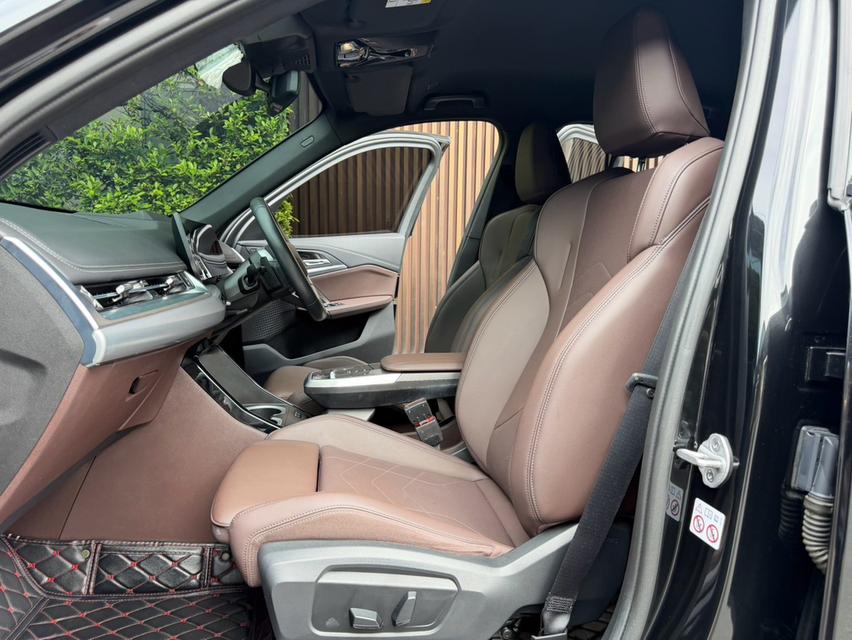 BMW X1 sDrive20i M-sport U11 ปี 2024 สีดำ รูปที่ 12