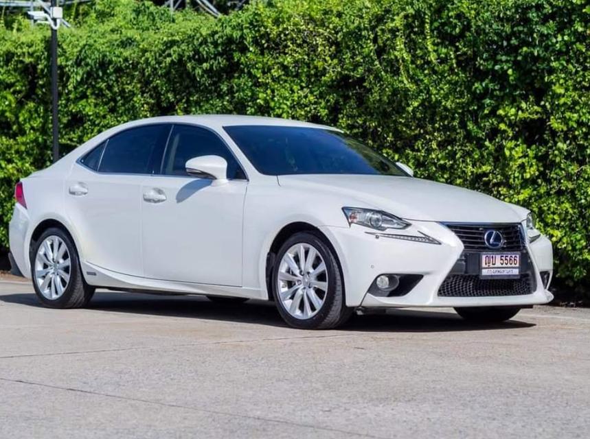 Lexus IS 300h ปี 2013 2