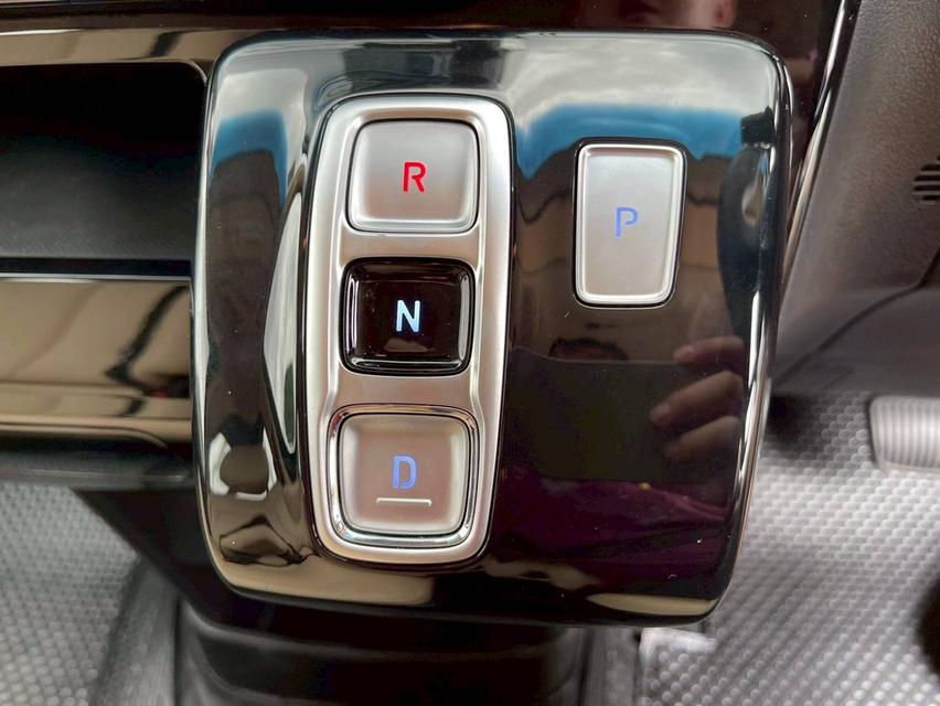 Hyundai STARIA S 2023Mileage 25,000 Km. 17