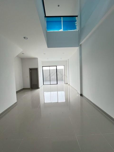ให้เช่าโฮมออฟฟิศ 4 ชั้น 240 ตรม. Premium Place MIX นวมินทร์ ใกล้รถไฟฟ้าสายสีชมพู 4