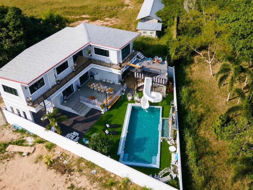 For Sale — Luxury Pool Villa with Tenant at Khao Makok 14, Huai Yai PattayaGreat investment opportunity. Luxury corner pool villa for sale 1