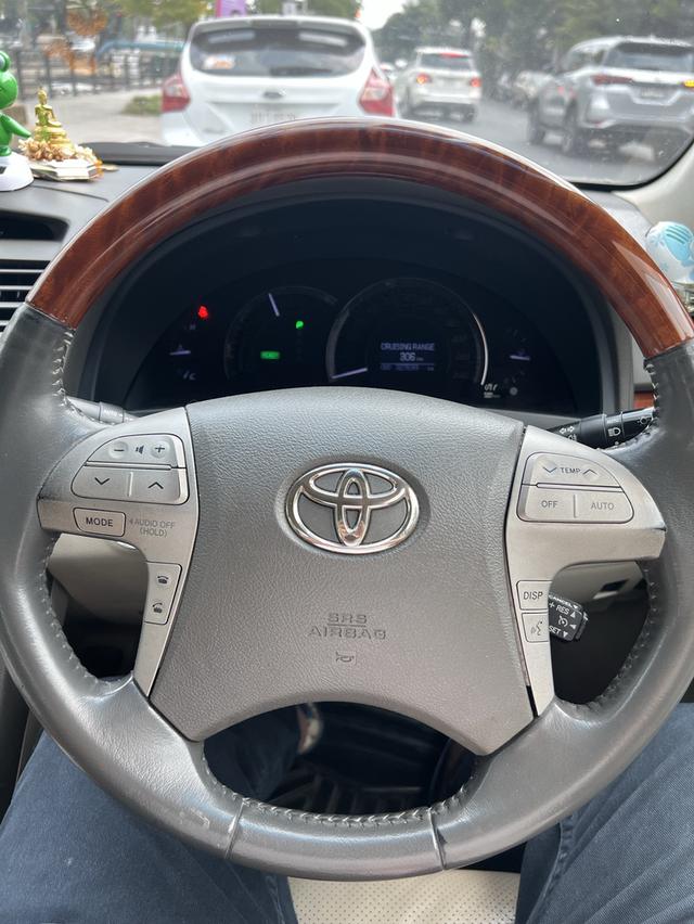 รถยนต์โตโยต้าแคมรี่ไฮบริดปี2010สีขาว รูปที่ 3