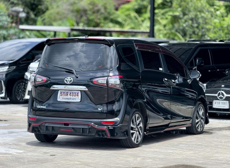 Toyoya Sienta 1.5V ปี20 6