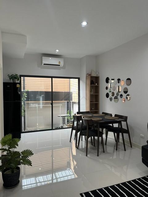 ให้เช่าทาวน์โฮม 3 ชั้น 2 ห้องนอน บ้านกลางเมือง พระราม 9-กรุงเทพกรีฑา (ตัดใหม่) เฟอร์นิเจอร์พร้อมอยู่ ใกล้ Airport Link บ 3