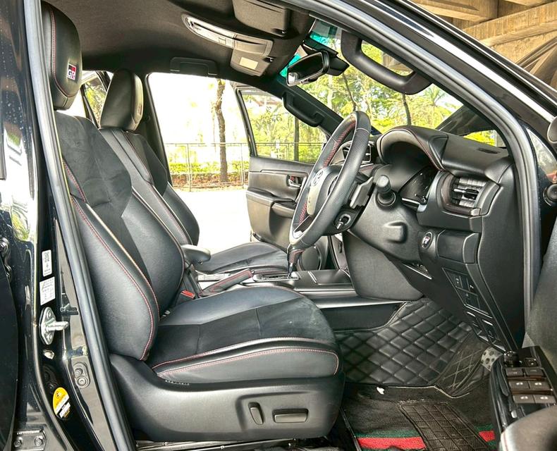 2021 Toyota Fortuner 2.8 GR Sport BLACK TOP 4WD รถสวยพร้อมใช้งาน รูปที่ 8