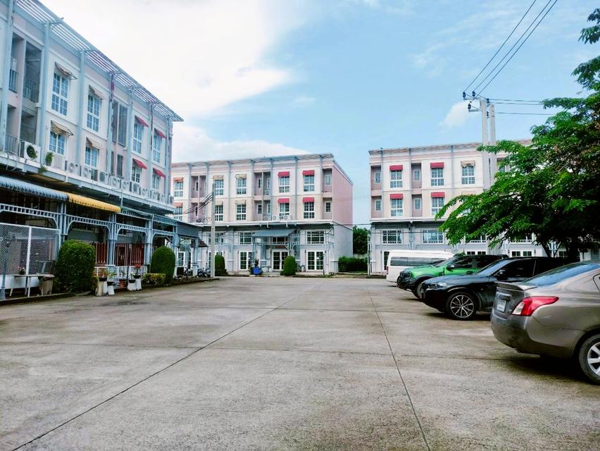 📢ให้เช่า 🏢ทาวน์โฮม /โฮมออฟฟิตห้องมุม 3.5 ชั้น ติด ABAC บางนา  โครงการเมทโทรบิซทาวน์ บรรยากาศสไตล์ยุโรป 3