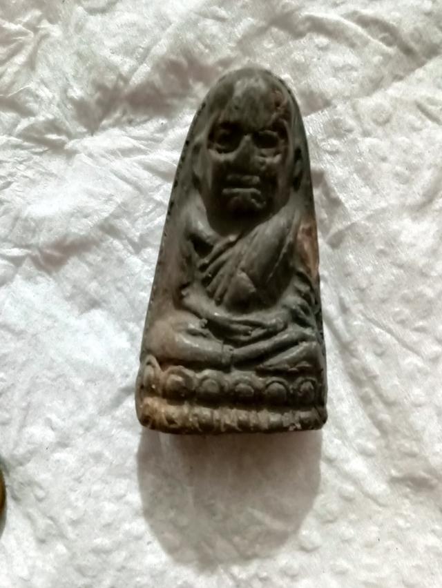 หลวงปู่ทวดรุ่นลอยน้ำ