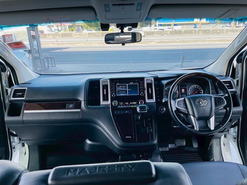 รหัสรถ PB566 TOYOTA MAJESTY 2.8 ปี 2021  สีขาว 14