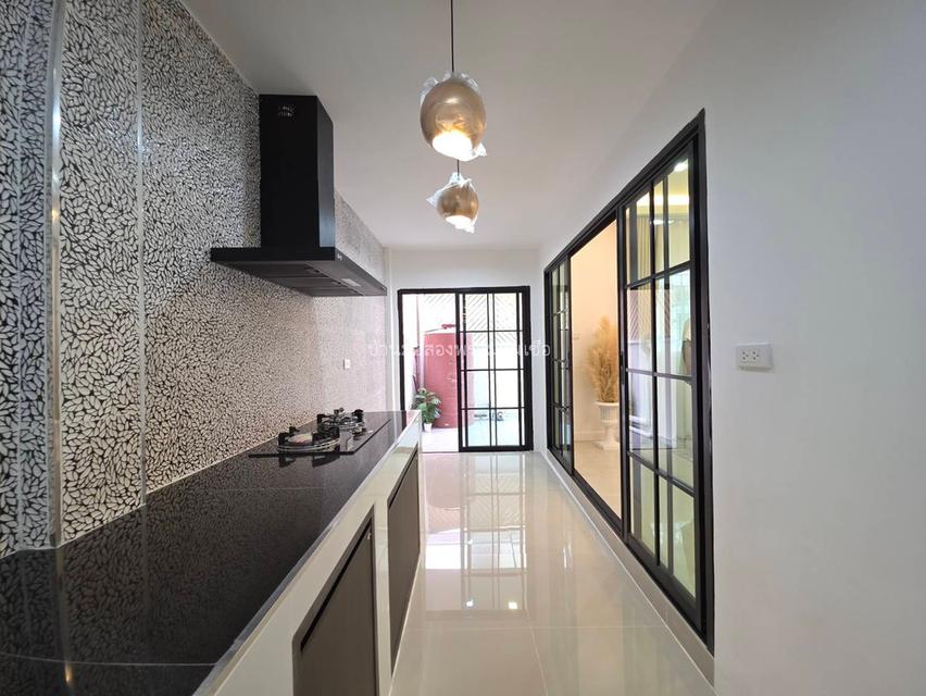 หมู่บ้านเอกวิน ถนนเลียบคลองสอง 9