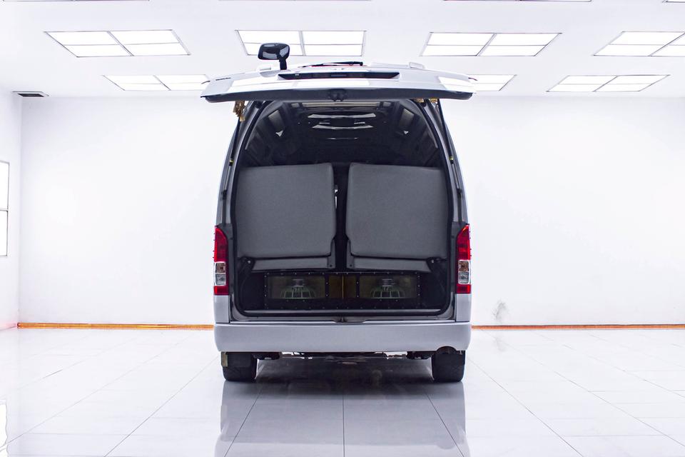 TOYOTA COMMUTER 3.0 D4D 2015  18