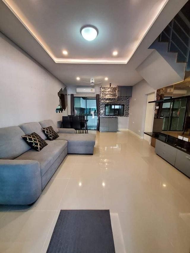 ขาย/ให้เช่า ทาวน์โฮม 3 ชั้น บ้านกลางเมือง ปิ่นเกล้า-จรัญ 3 นอน 18.1 ตร.ว. ติดถนนใหญ่ ใกล้รถไฟฟ้า 3 สาย! 2