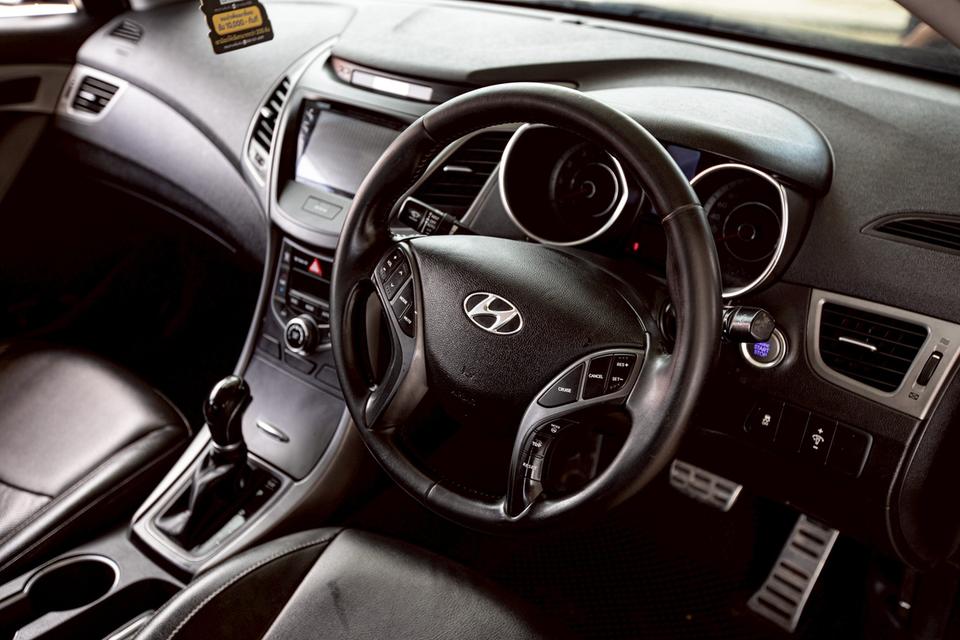 Hyundai Elantra 1.8 รุ่นท๊อป ปุ่มสตาท์ ปี 2015 สีน้ำเงิน เกียร์ออโต้   15