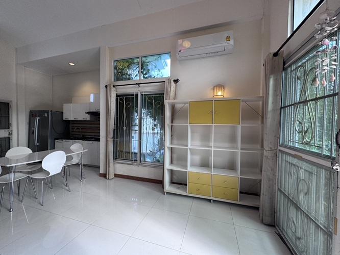 N182 ขายบ้านแฝดชั้นครึ่งบ้านหลังมุม พร้อมเฟอร์ หมู่บ้านสินทรัพย์ 2 ถนนรังสิตนครนายกคลอง 4 บ้านหลังมุมน่าอยู่ตกแต่งแนวสวนแบบธรรมชาติ มีพื้นที่ข้างบ้าน 17