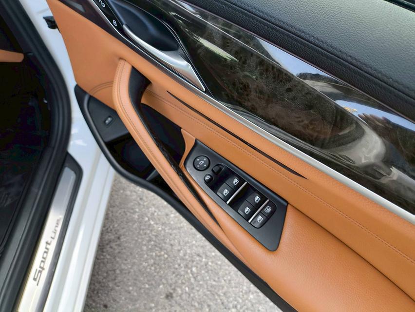 รถเข้าใหม่! BMW 520d Sport ปี 2017 (จด 2018) สีขาว 15
