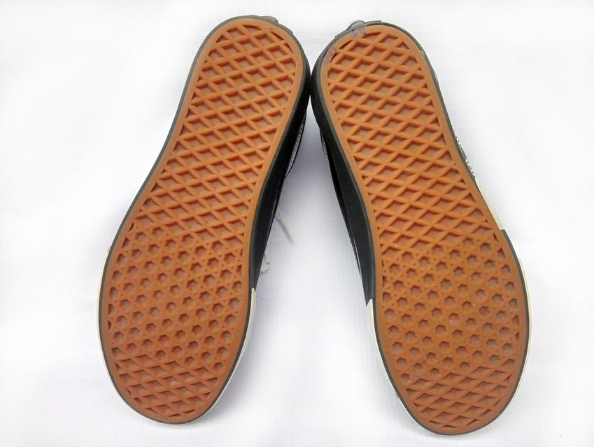VANS รองเท้าผ้าใบมือสอง สภาพเหมือนใหม่ จัดส่งฟรี! เก็บปลายทาง