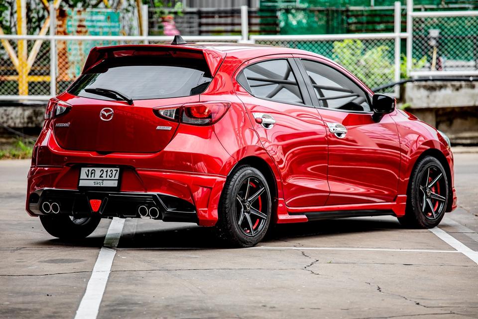 Mazda 2 1.3 HighPlus Sport ปี 2017 สีแดง มือเดียวป้ายแดง  4