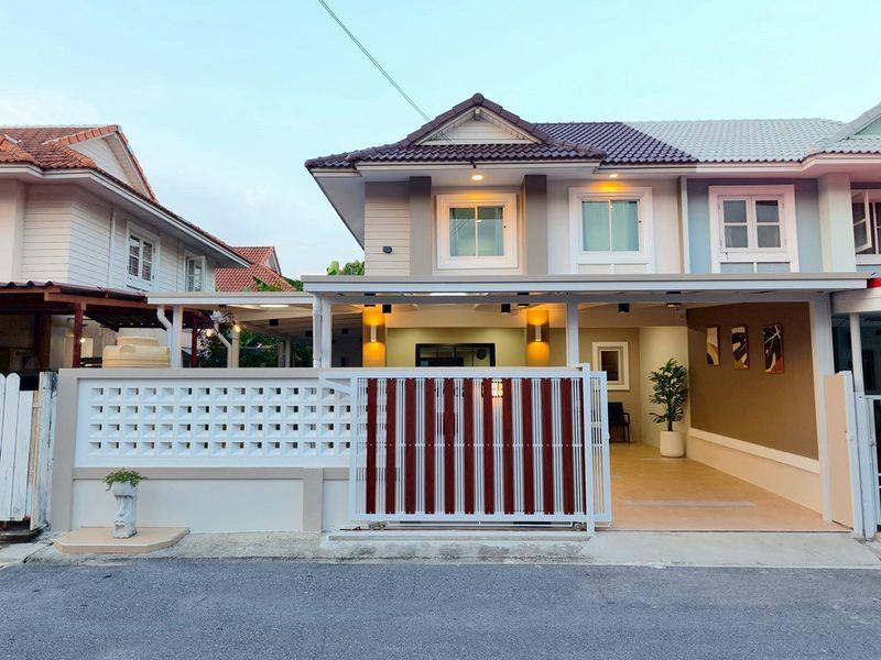 หมู่บ้านพฤกษา21 บางใหญ่ คลองถนนบ้านแฝด 2 ชั้น ตกแต่งใหม่ เหมาะแก่การพักผ่อน มีพื้นที่ด้านข้าง ตกแต่งไม่ซ้ำใคร 1