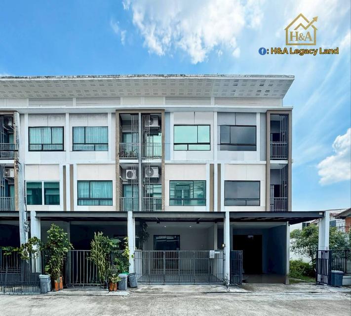 ขายทาวน์โฮม 3.5 ชั้น พาทิโอ วัชรพล – รามอินทรา บ้านแต่งพร้อมอยู่ ต่อเติมเต็มพื้นที่ ราคาดี ทำเลทอง 💰 ราคาเพียง 4.59 ล้านบาท 1