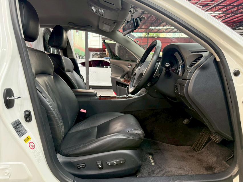 Lexus IS250 ปี 2011 10