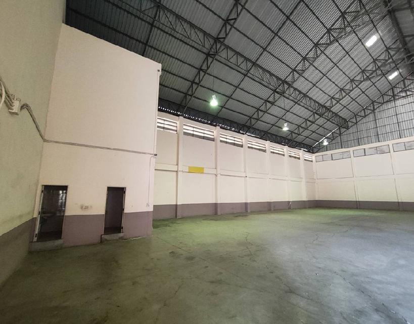 ให้เช่าโกดังพร้อมสำนักงาน พร้อมห้องพัก / พื้นที่ดิน 1 ไร่ / พื้นที่ใช้สอย 1000 ตารางเมตร / ทำเล กระทุ่มแบน / ซอยเทพกาญจนา 5