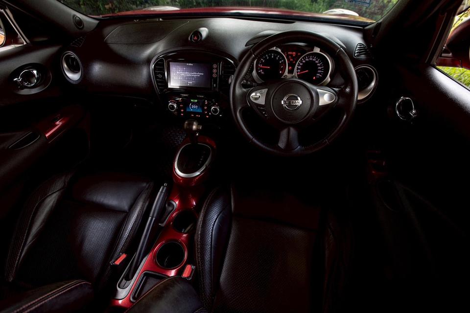 Nissan Juke 1.6V ปี 2015 สีแดง  12
