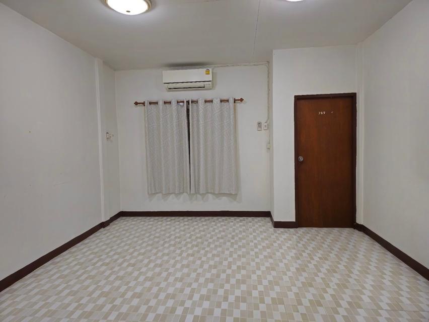 ขายถูก‼️ ทาวเฮ้าส์พร้อมอยู่ใกล้ตลาด หมู่บ้านสินทวี บางมด หาของกินง่าย ทำเลค้าขายได้ ใกล้แหล่งอำนวยความสะดวก 12