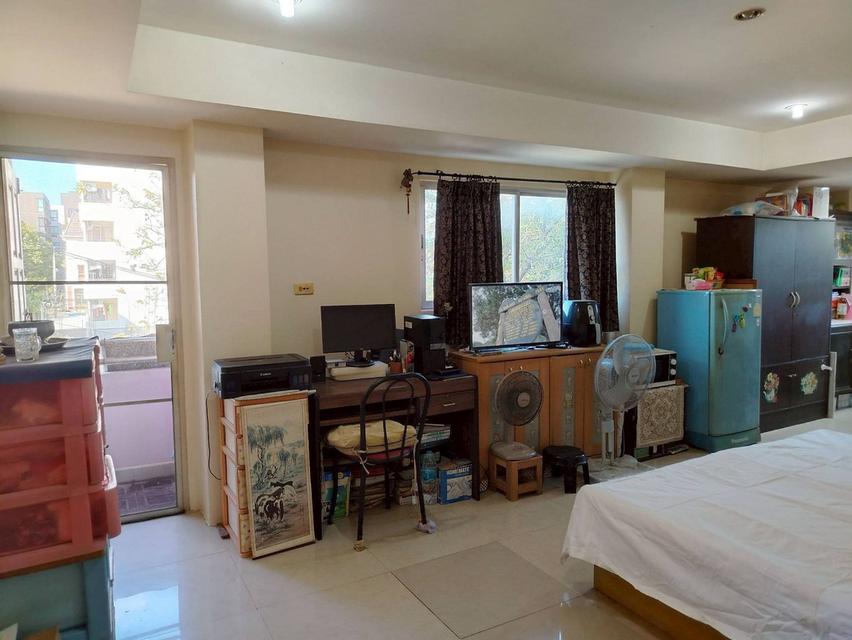 ขายคอนโดเจดับบลิวเพลส ชั้น 3 ห้องมุม มีระเบียง  32 ตรม. ซอยรัชดาภิเษก 32 จตุจักร 3