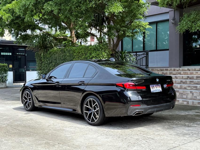 2022 BMW 530e MSPORT LCI รถมือเดียวออกป้ายแดง รถวิ่งน้อย เข้าศูนย์ทุกระยะ ไม่เคยมีอุบัติเหตุครับ 6