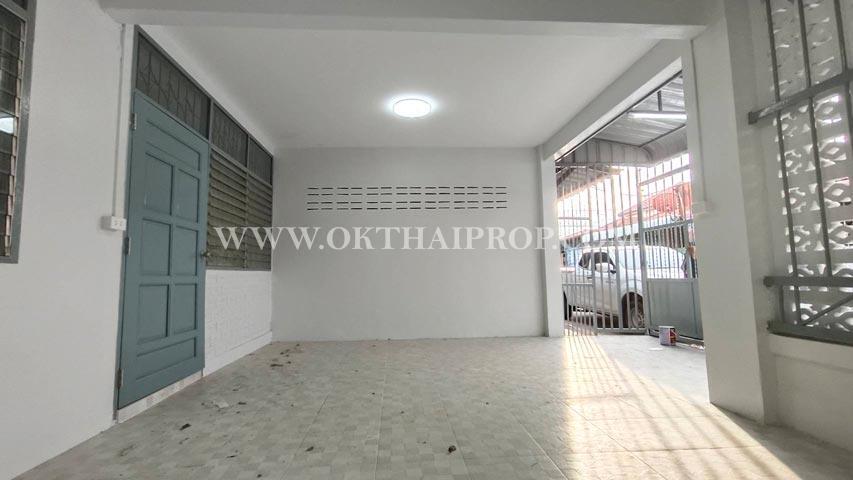 ทาวน์เฮ้าส์ หมู่บ้านพฤกษา 3 ถนนวัดลาดปลาดุก บางบัวทอง นนทบุรี 4