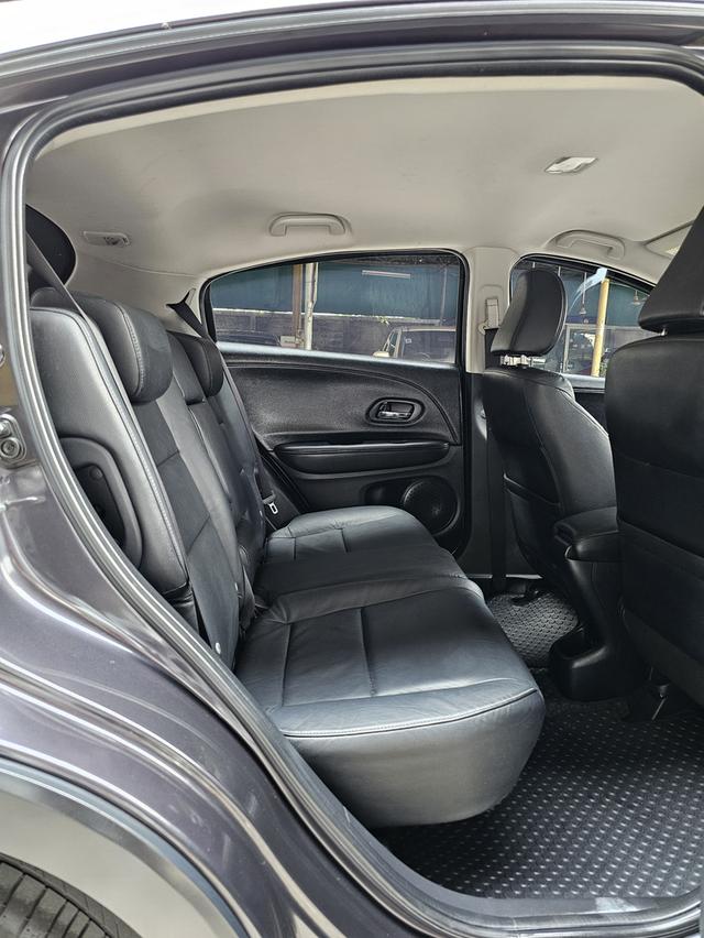 HONDA HR-V 1.8 E CVT ปี 16 AT 8