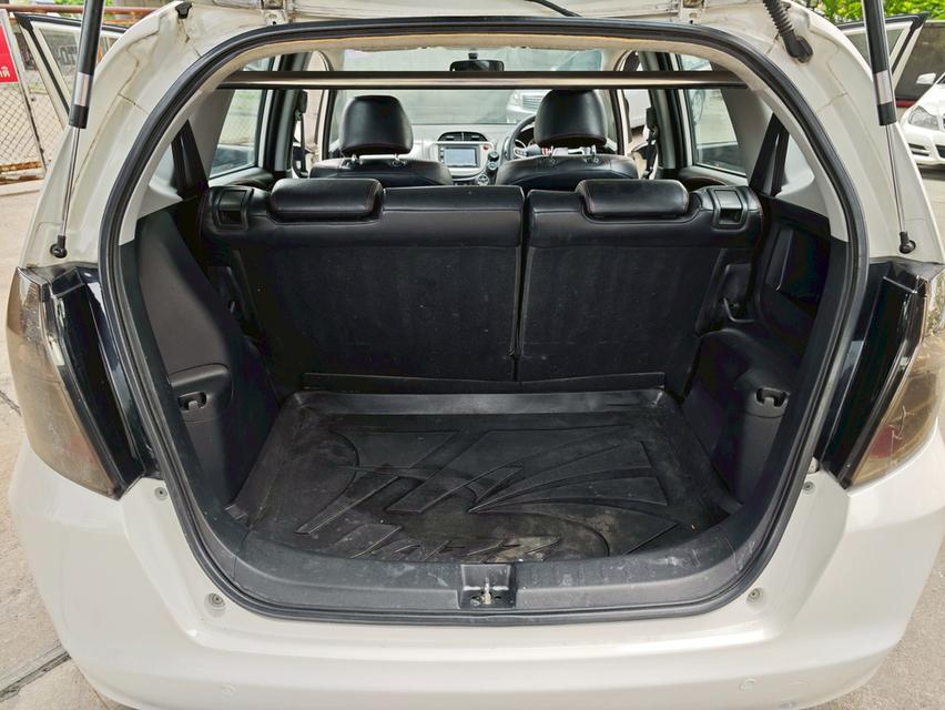 ขายรถ Honda Jazz 1.5SV ปี 2008 สีขาว เกียร์ออโต้ 18